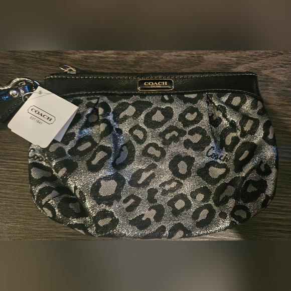 New With Tags! Cheetah/ Leopard Print COACH Wristlet/Wallet Silver w/ Black - Picture 3 of 11